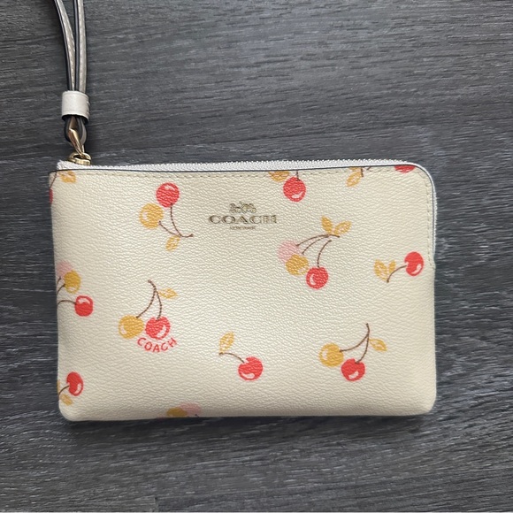NWOT Coach cherry 🍒 print wristlet mini wallet - Picture 2 of 6